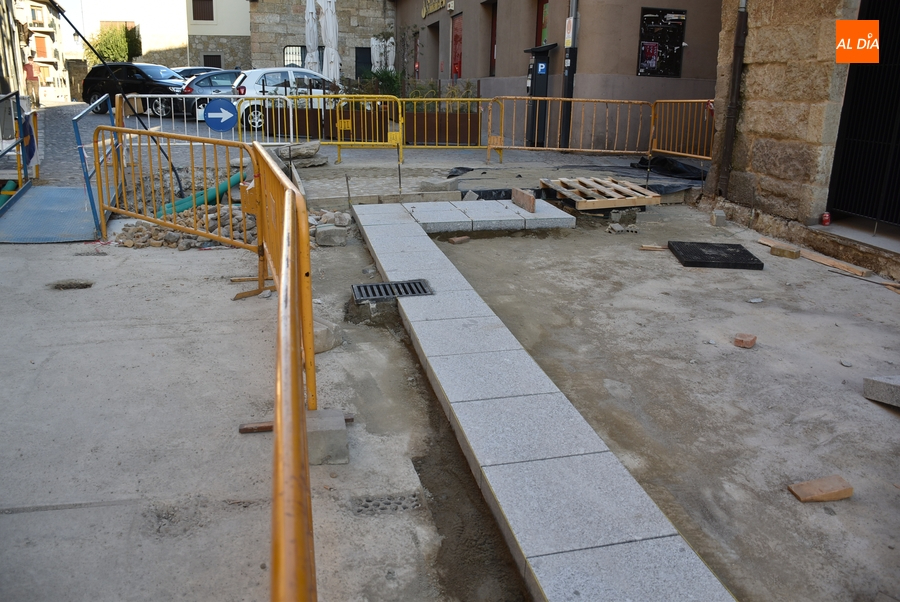 1Foto: Las primeras losetas de la nueva Rúa