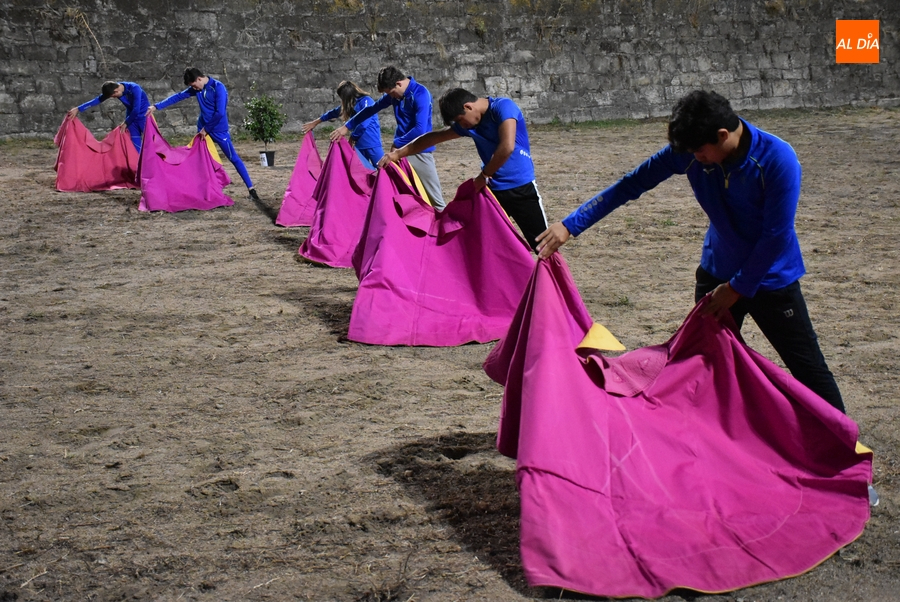 El cielo respeta el arranque de la Feria del Caballo con los alumnos de la Escuela de Tauromaquia