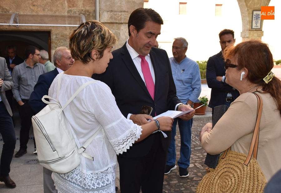 Suárez-Quiñones recibe las reivindicaciones en torno a los Bomberos del movimiento 12 de junio
