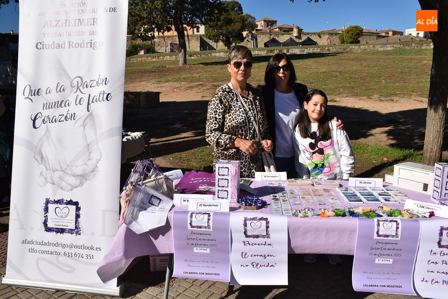 AFAD instala una mesa solidaria en el entorno del mercadillo