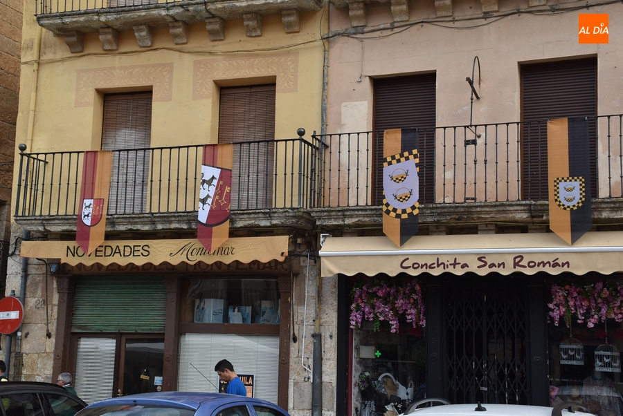 Rodericus pone a la venta pendones a precio rebajado para animar a decorar las viviendas