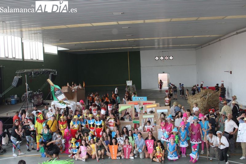 Navales se llena de color y diversión en su día grande 