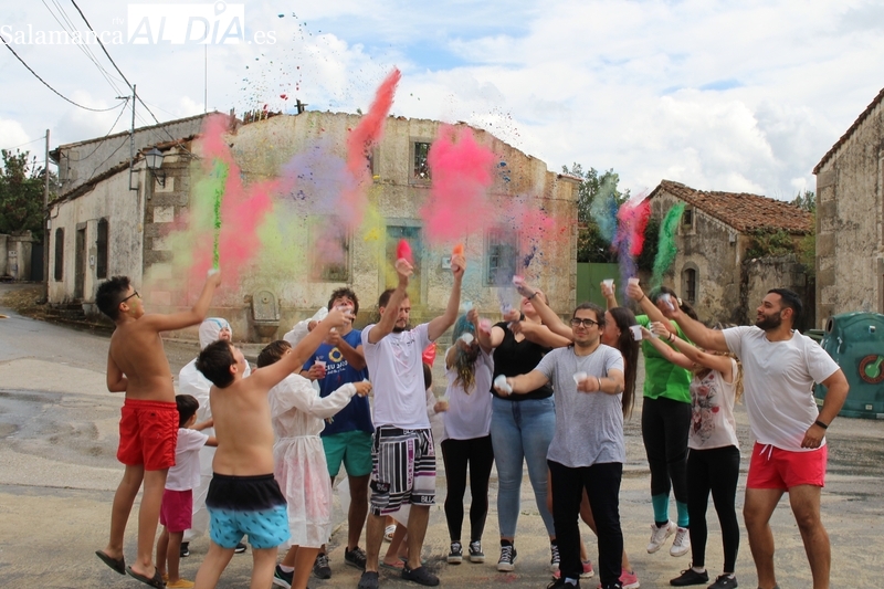 Fuenteliante dice adiós a las fiestas con un divertido color party y una comida de hermandad 
