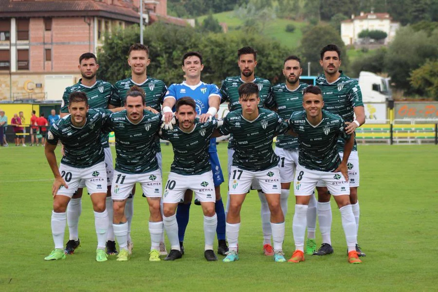 El CD Guijuelo gana en casa del Cayón (1-2)