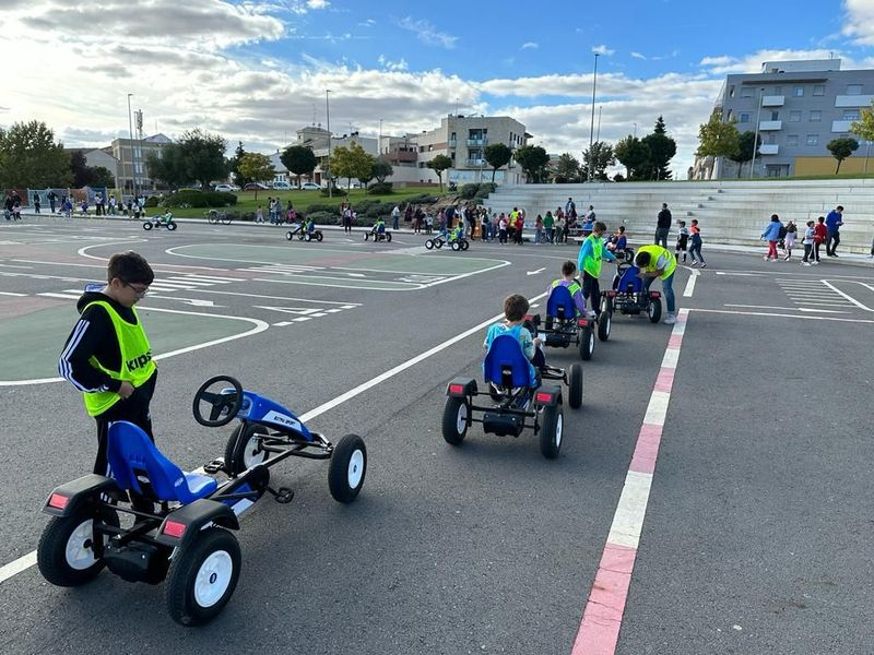 Pequeños y mayores de Carbajosa disfrutan con la Semana de la Movilidad