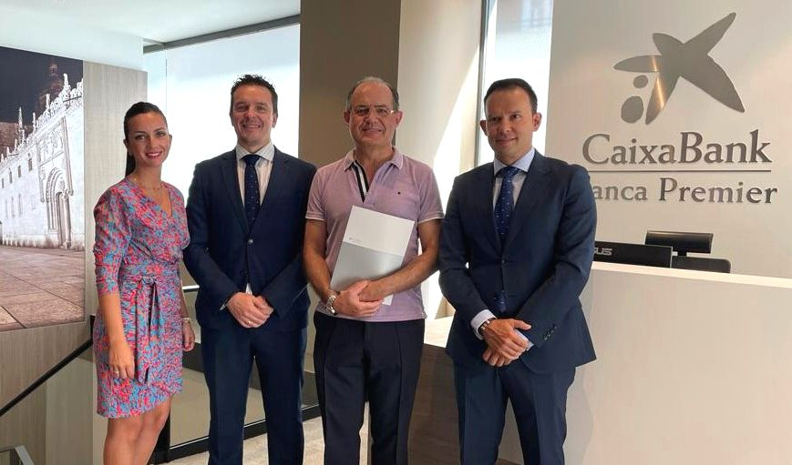 CaixaBank y el Colegio Oficial de Médicos de Salamanca renuevan su colaboración