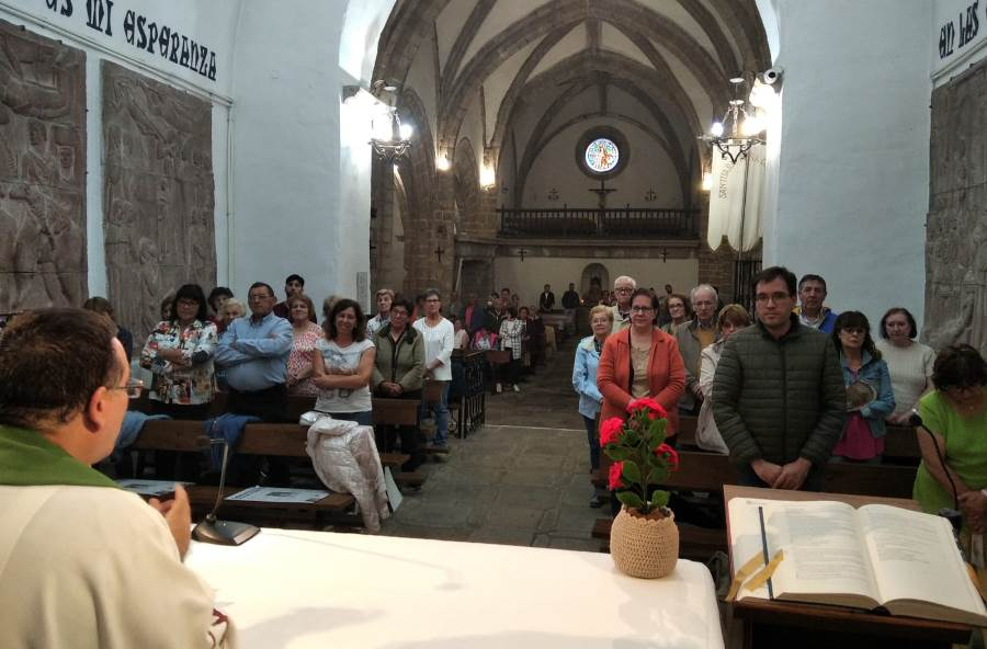 San Andrés peregrina pese al mal tiempo hasta el Santuario de la Peña de Francia