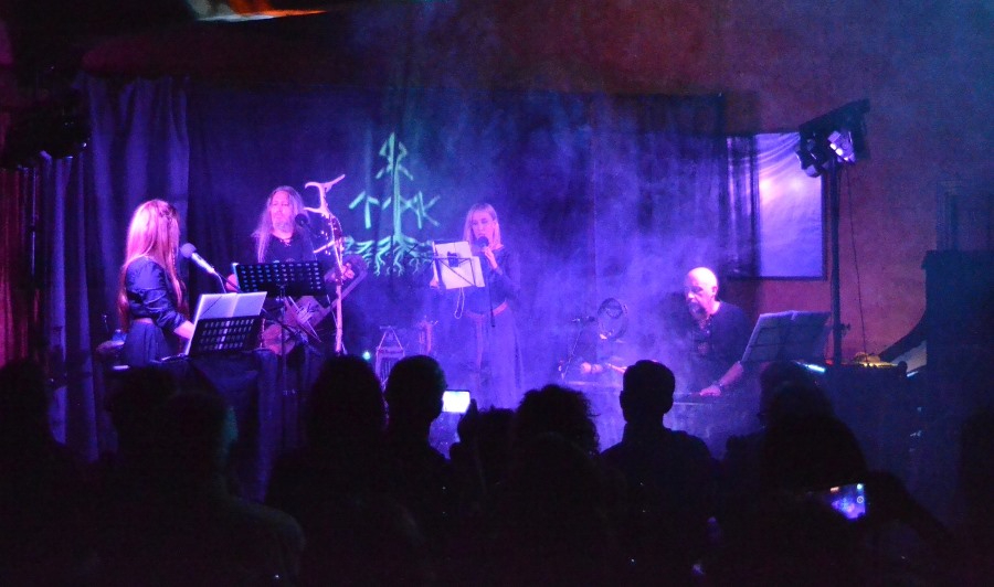 El público arropa a Micelio en su primer concierto oficial