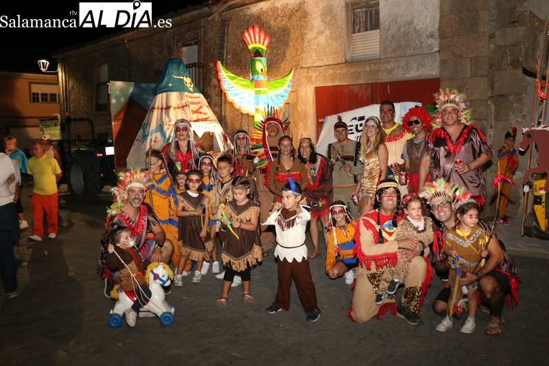 Participativo y divertido desfile de carrozas en Pereña de la Ribera