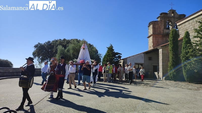Animada subasta de roscas a favor de la Virgen del Rosario en Sardón de los Frailes
