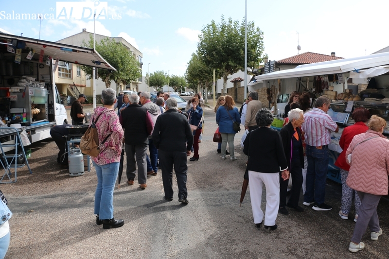 Animado segundo mercadillo ‘Corazón de las Arribes’ en Aldeadávila
