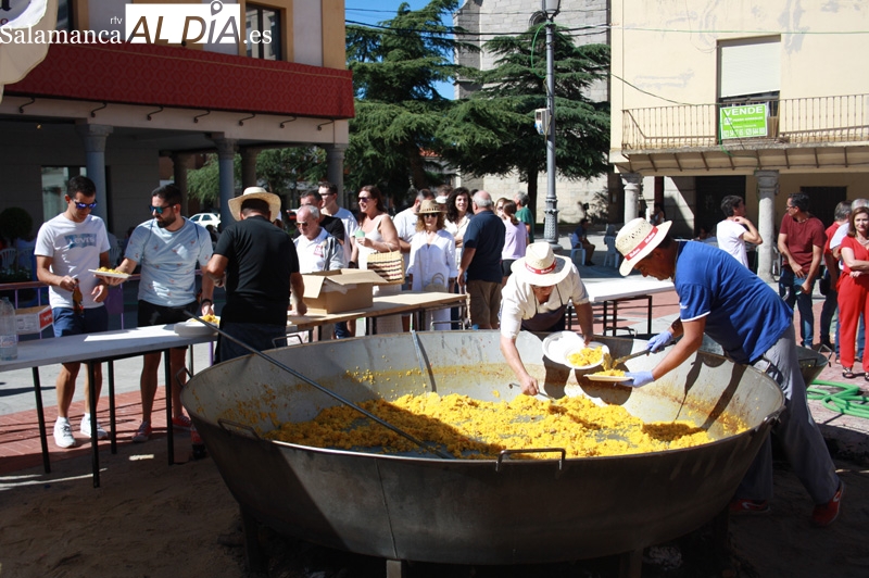 Peñaranda reparte 1.000 raciones de paella en San Miguel a beneficio de AERSCYL