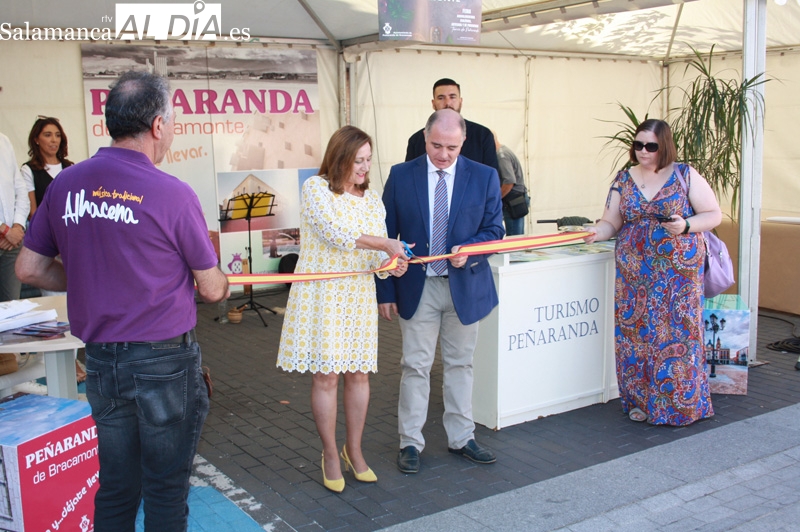 Peñaranda pone en marcha su gran escaparate junto a más de una treintena de expositores en la I Feria Agroalimentaria, Ecológica, Artesana y de proximidad