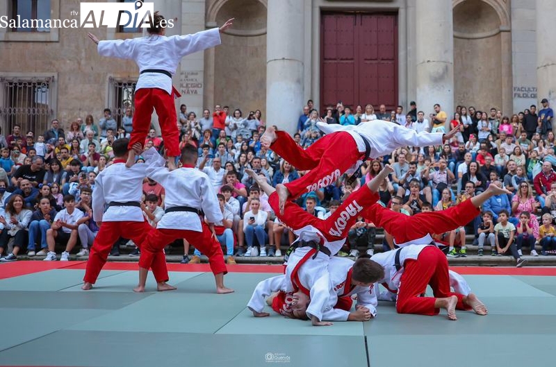El espectáculo del judo en el centro de Salamanca