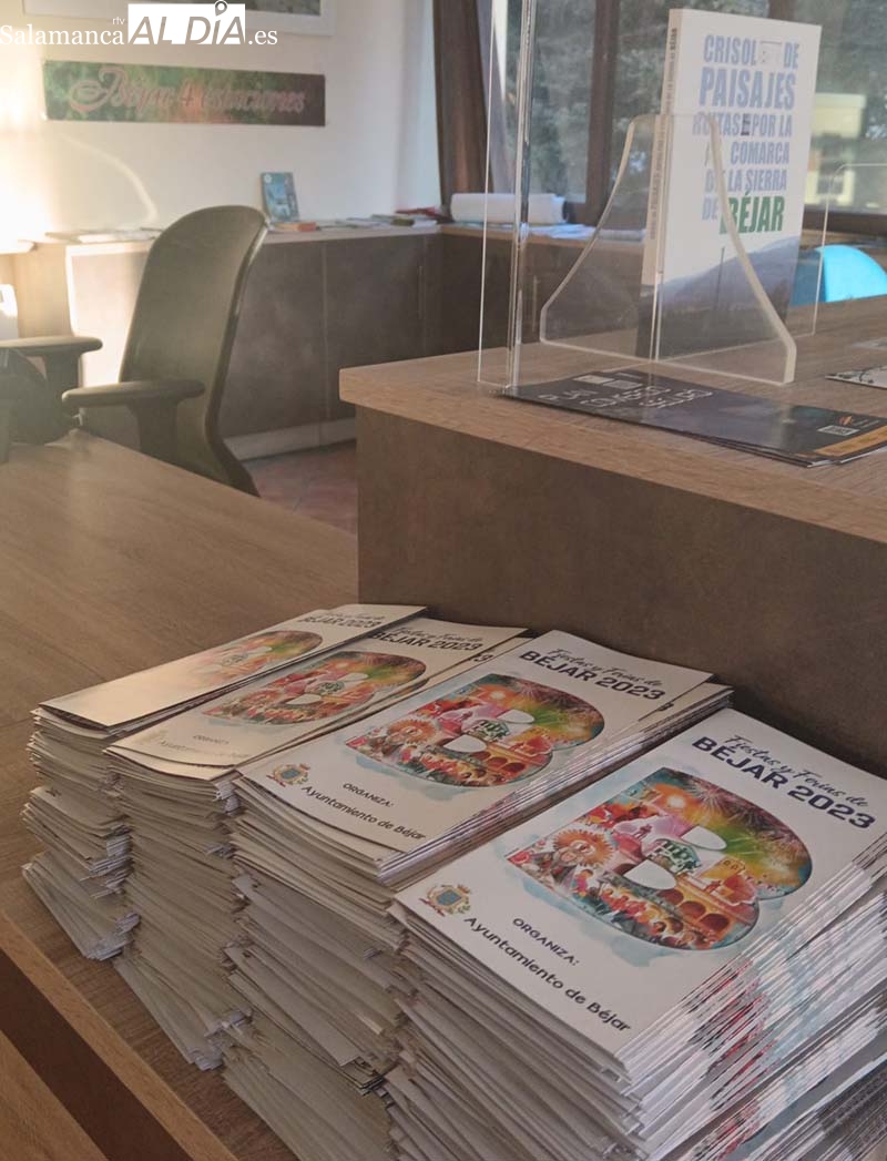 Cuenta atrás para las fiestas en Béjar: Ya disponibles las pañoletas y el programa de mano