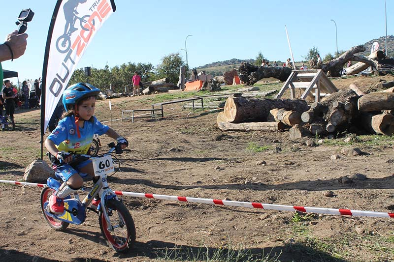 El club Outzone de Béjar celebra con éxito el campeonato de habilidad en bici