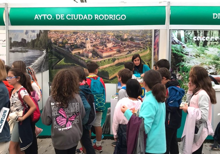 El Sistema Solar a escala, elemento destacado en el doble stand del Ayuntamiento en Naturcyl