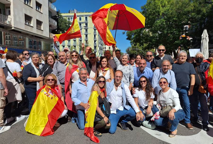 Miembros del PP de Ciudad Rodrigo y comarca acuden a la manifestación de su partido en Madrid