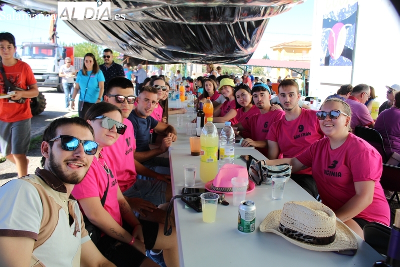 En Valderrodrigo reponen fuerzas con 450 raciones de paella