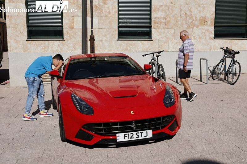 Llega a Salamanca una caravana con Aston Martin, Ferraris, Porches...