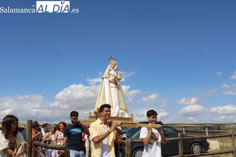 Los fieles de la Virgen de Otero disfrutan de su gran día 