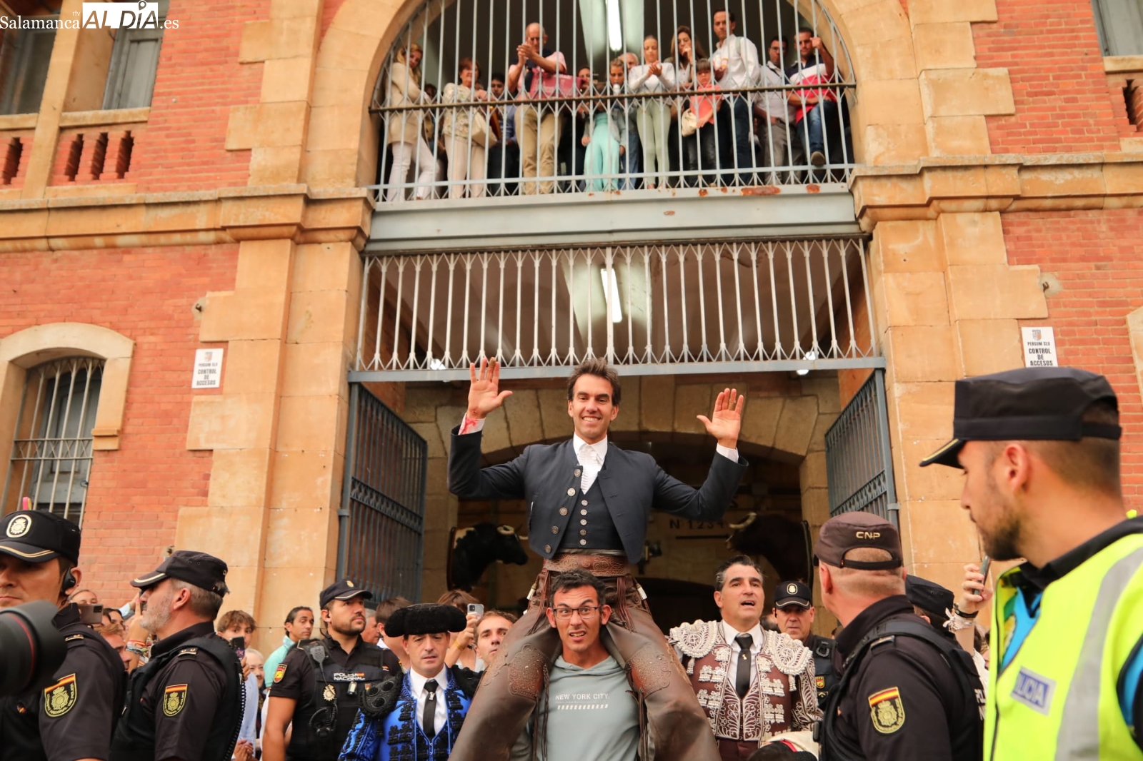 Sergio Galán abre por primera vez en esta Feria la Puerta Grande de La Glorieta