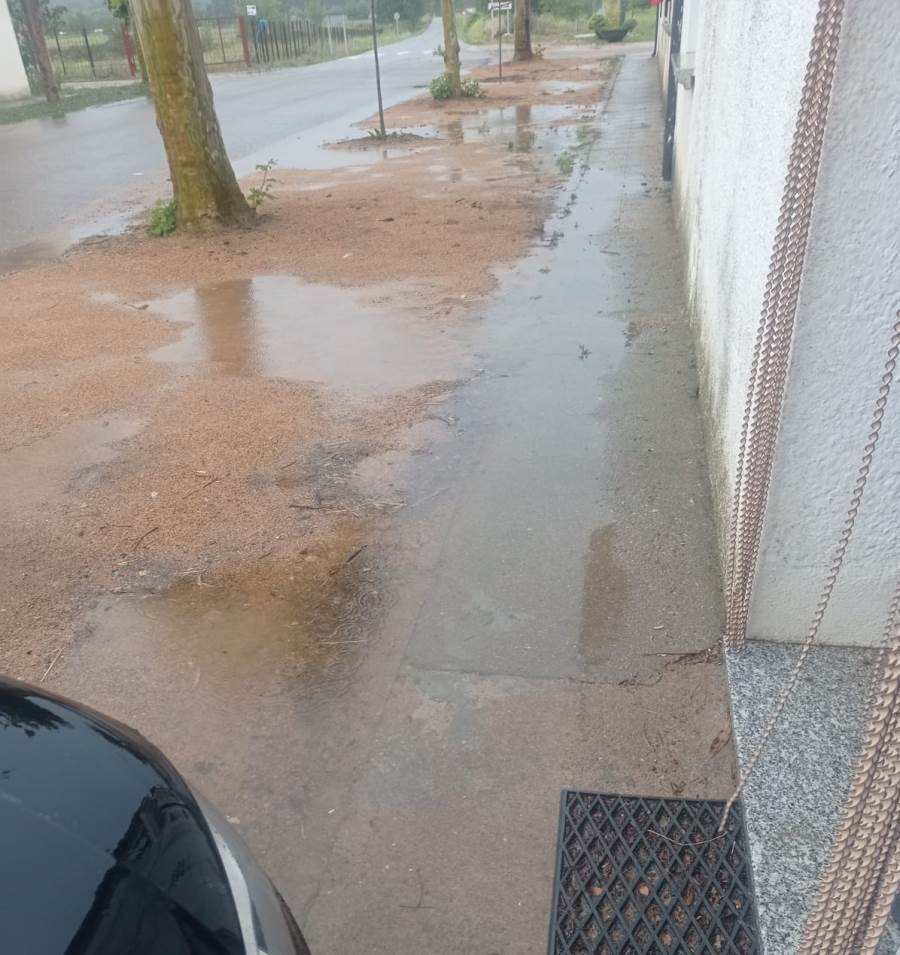 Vecinos de Águeda denuncian encharcamientos cuando llueve tras una reforma del Ayuntamiento