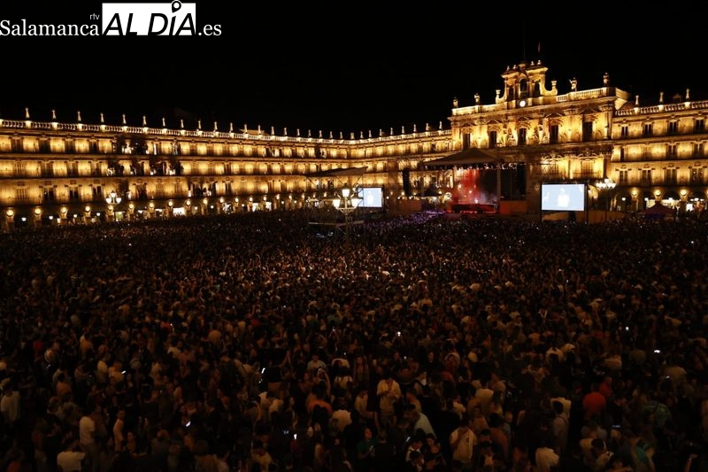 Locura absoluta en la Plaza Mayor: aforo completo para disfrutar de Juan Magán
