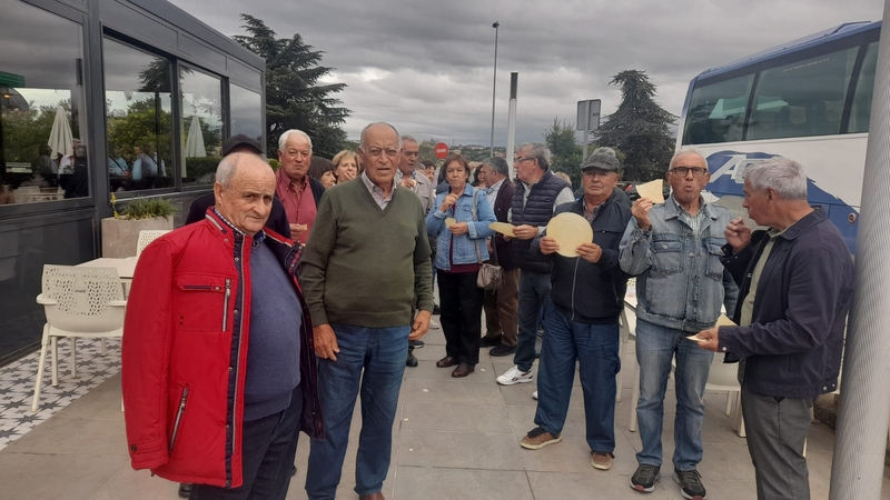 En grupo de vecinos de Cipérez realiza una excursión a Toledo para asistir al ‘Puy du Fou’ 