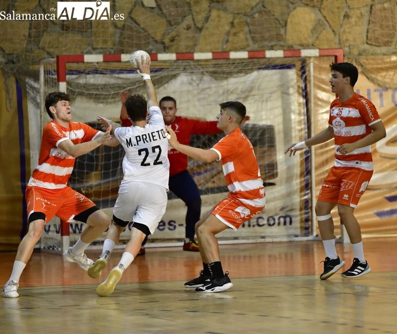 Nueva derrota del BM Salamanca a manos del ULE Ademar (26-32)