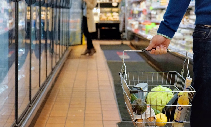 Casi la mitad de los alimentos afectados por la rebaja del IVA ha subido su precio