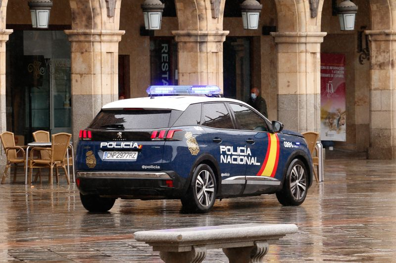 Detenida una pareja por tratar de arrancar violentamente el collar a una mujer en la Plaza del Mercado