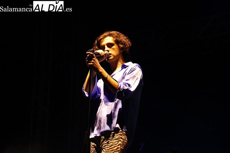 El rock indie de Arde Bogotá conquista la Plaza Mayor de Salamanca