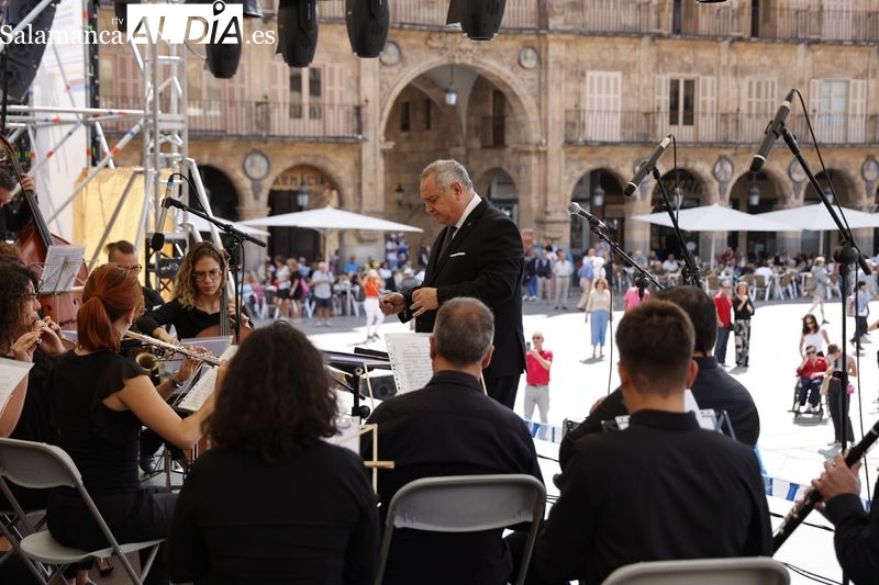La Banda Municipal se luce con un repertorio de coplas