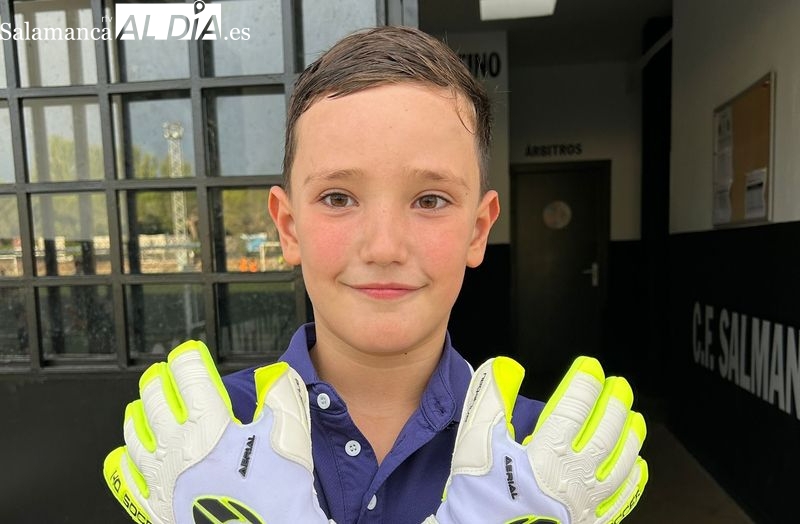 Los porteros de la cantera del Salamanca UDS reciben sus guantes de HO Soccer de manera gratuita