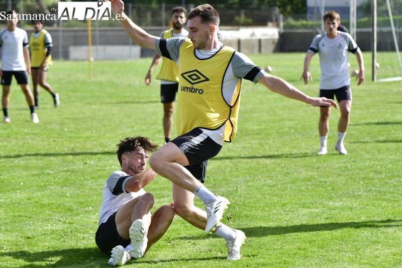 Todos los jugadores del Salamanca UDS disponibles para recibir al Numancia, incluido Fassani