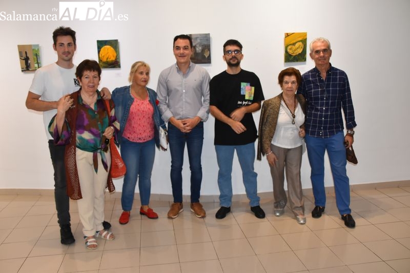 ‘Trabajo en equipo’, la pintura y la fotografía de Marcos Tapia en el Espacio Joven 