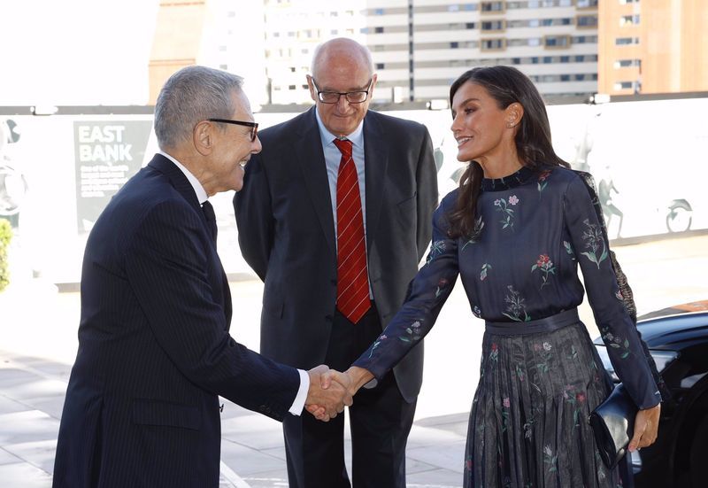 El look con el que la reina Letizia cautiva Londres