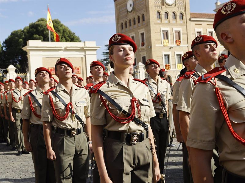La princesa Leonor da un paso más en su formación militar con la entrega del sable de cadete