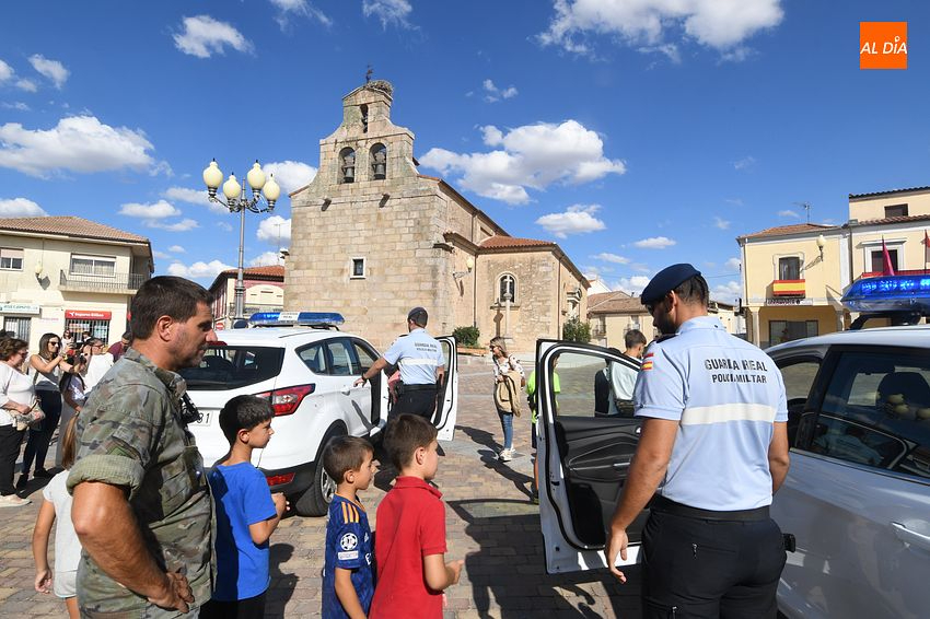 La Fuente de San Esteban estrecha lazos con la Guardia Real