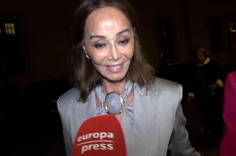 Isabel Preysler responde a los rumores de relación con Alfonso Díez