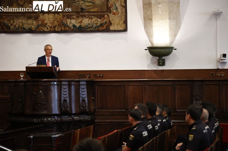 El motivo por el que el Paraninfo de la USAL se ha llenado de policías