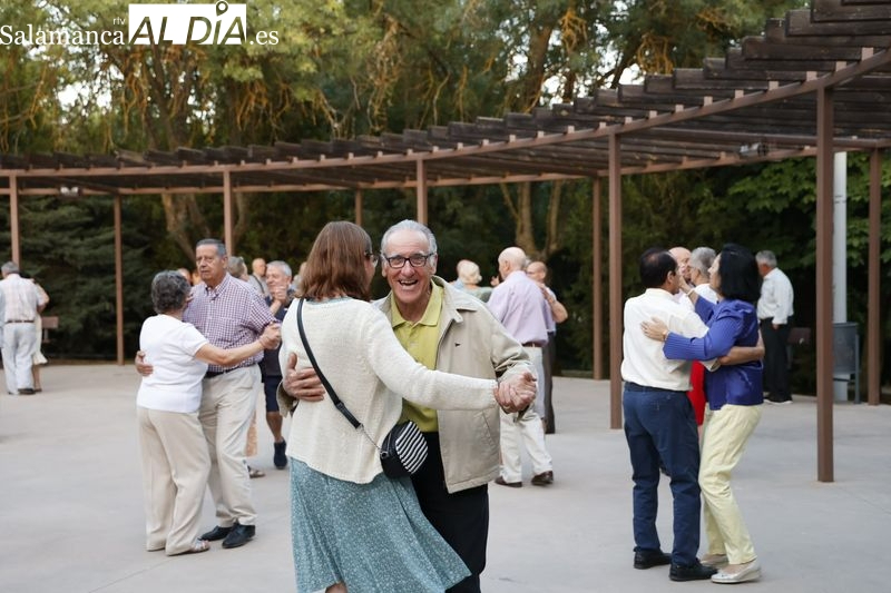 Espectáculo musical y baile, este domingo, en la Alamedilla, por el Día de los Mayores