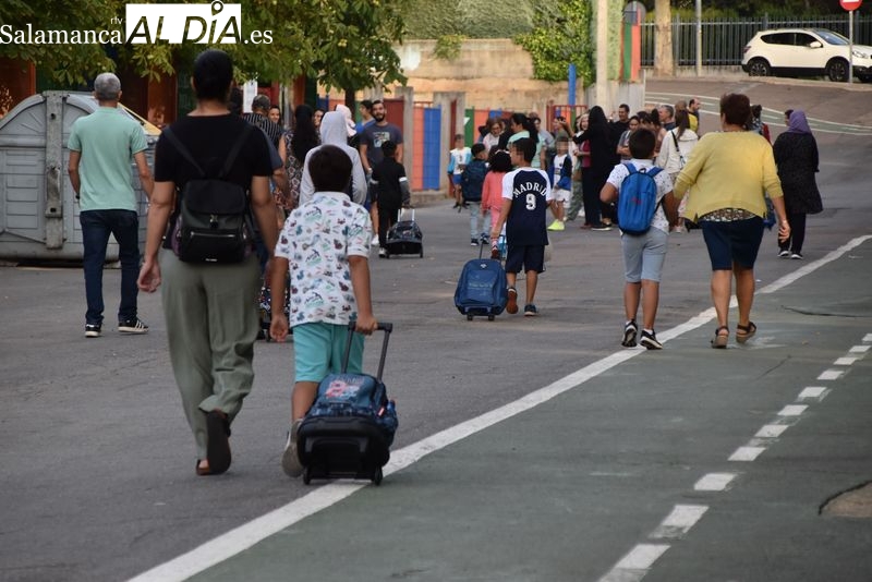 Sonrisas y nervios en la vuelta al cole de más de 24.300 estudiantes en Salamanca