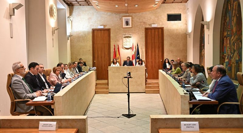 El pleno del Ayuntamiento de Salamanca aprueba inicialmente la congelación en 2024 de los impuestos municipales