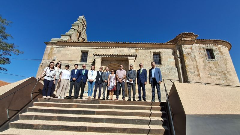 El pueblo de la Armuña que estrena un moderno acceso a su histórica iglesia