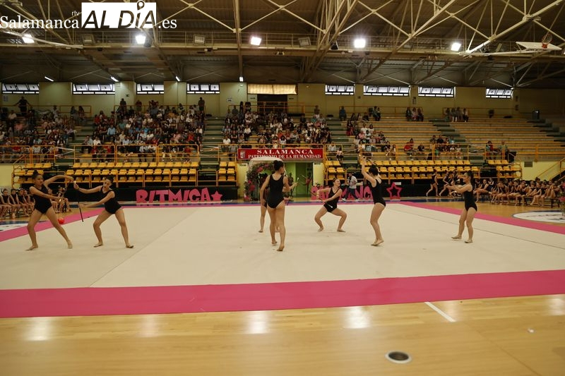 Elena Mateos y Celia Morena, del Club Rítmica Salamanca, participan en un entrenamiento para ser seleccionadas para los futuros equipos nacionales