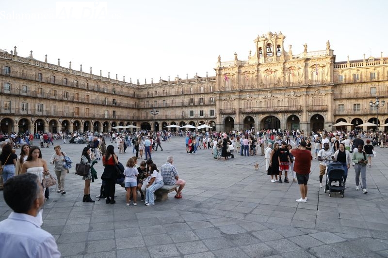 El centro de la ciudad, en ebullición en este festivo 12 de octubre