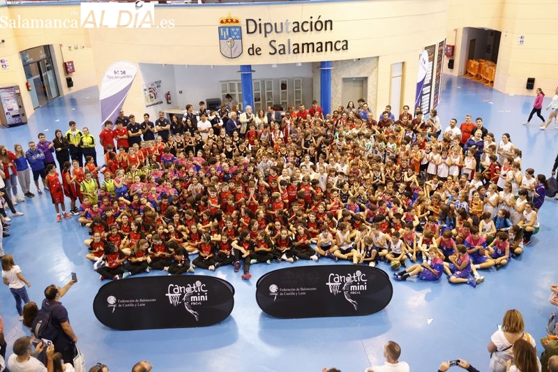 Más de medio millar de jóvenes disfrutan con el Fanatic Mini Baloncesto en el Recinto Ferial