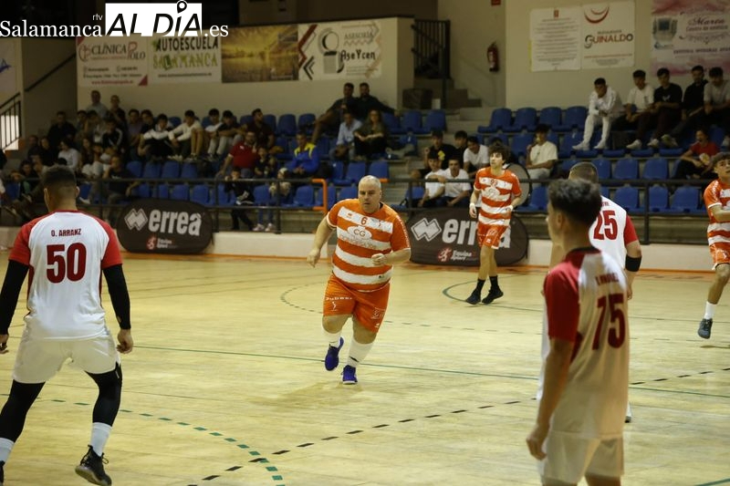 Sebas Elena: Ojalá salga otro jugador que lleve 25 años en el primer equipo del BM Salamanca y siga con 42, pero no será fácil